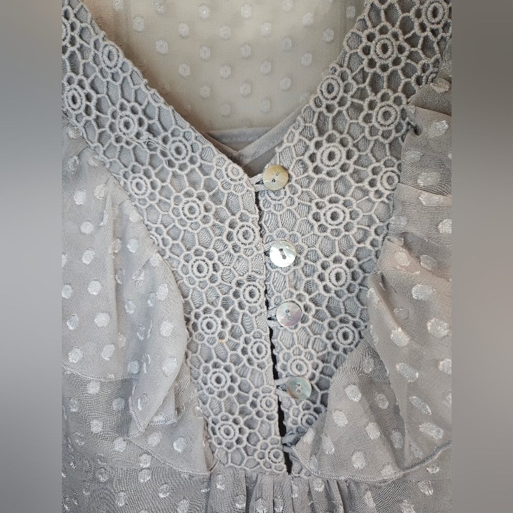 Daniel Rainn Gray Polka Dot Baby Doll Ruffle Flutter Sleeve Tunic Blouse Sz L - Picture 3 of 6